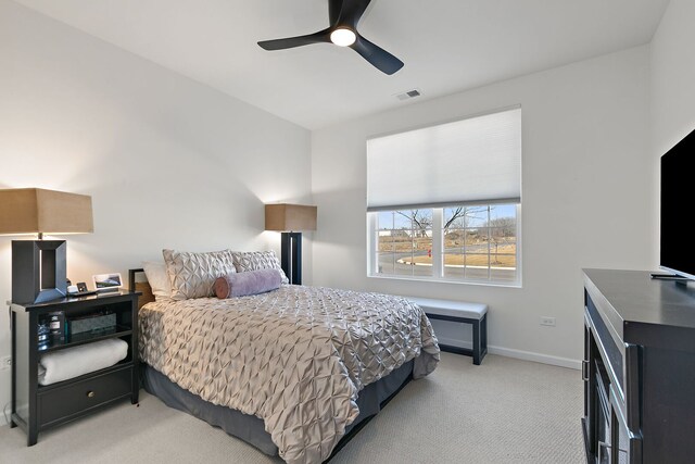 living area featuring visible vents, baseboards, recessed lighting, wood finished floors, and a glass covered fireplace