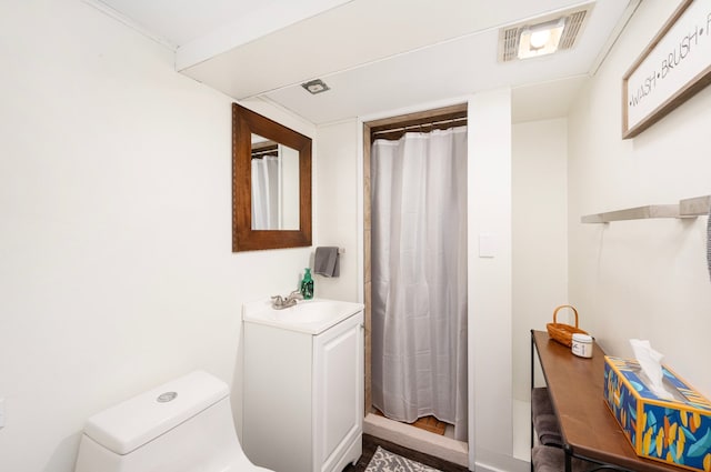 bathroom with visible vents, toilet, vanity, and a shower with curtain