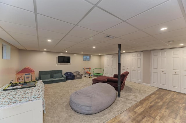 living area featuring recessed lighting, visible vents, a paneled ceiling, and wood finished floors