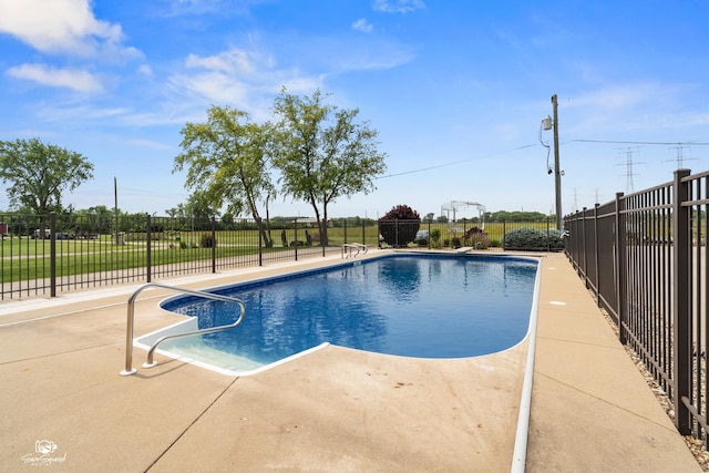 8043 Tamarack Ln, Morris, IL 60450 - view of swimming pool featuring a patio area