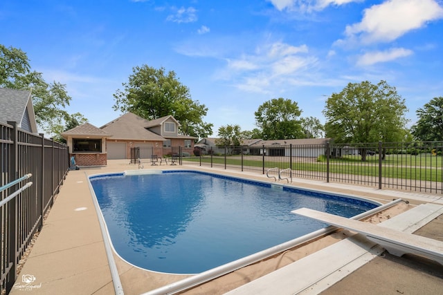 8043 Tamarack Ln, Morris, IL 60450 - view of swimming pool featuring a diving board and a patio