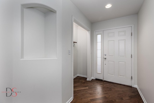 foyer entrance featuring recessed lighting, dark wood finished floors, and baseboards