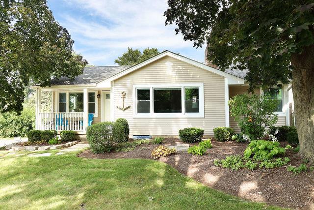 ranch-style house featuring a porch and a front yard