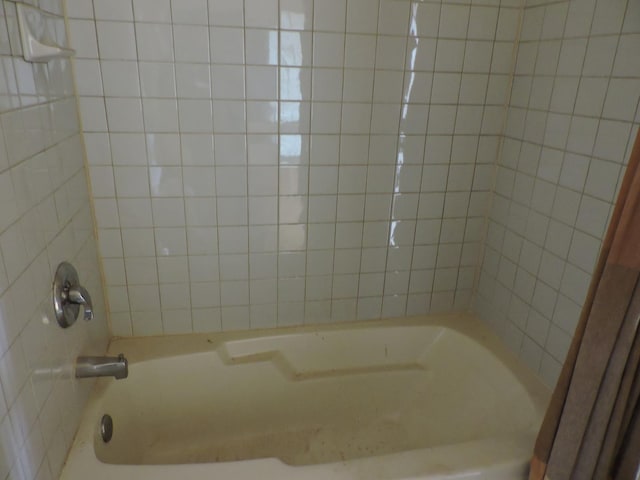 full bath with shower / bath combination