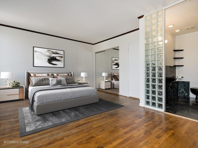 bedroom featuring visible vents, crown molding, recessed lighting, wood finished floors, and a closet