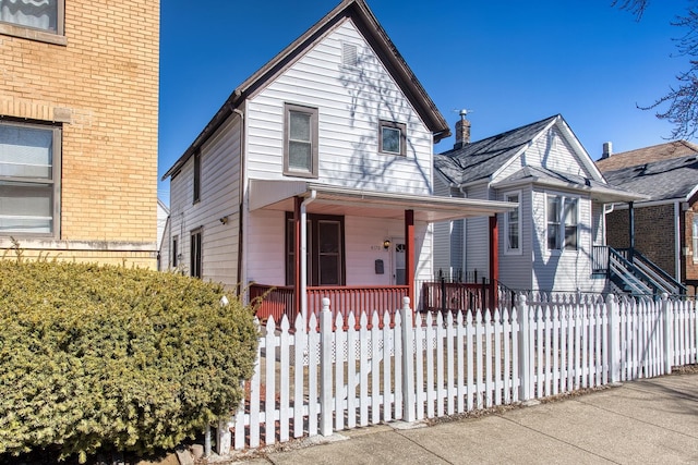 view of front facade featuring covered porch and fence