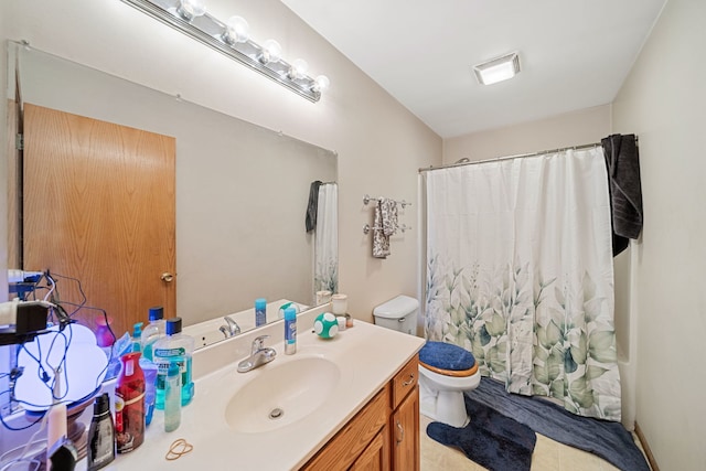 full bath featuring visible vents, toilet, vanity, and a shower with curtain