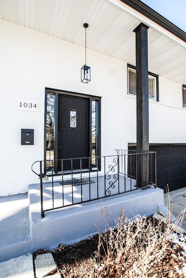 entrance to property featuring covered porch