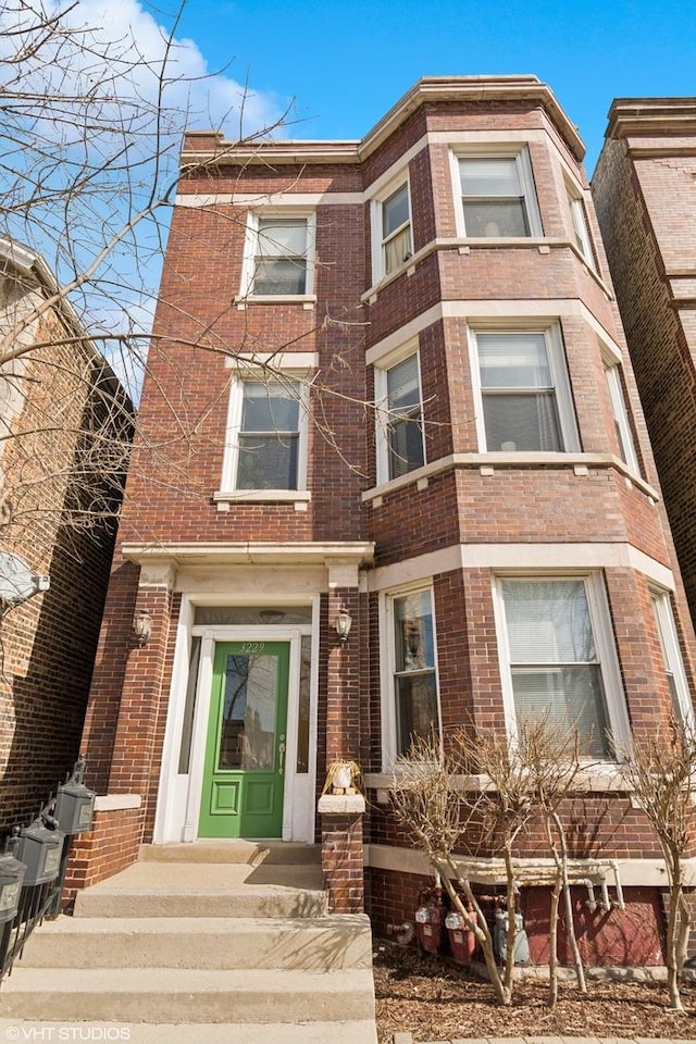 view of front facade featuring brick siding