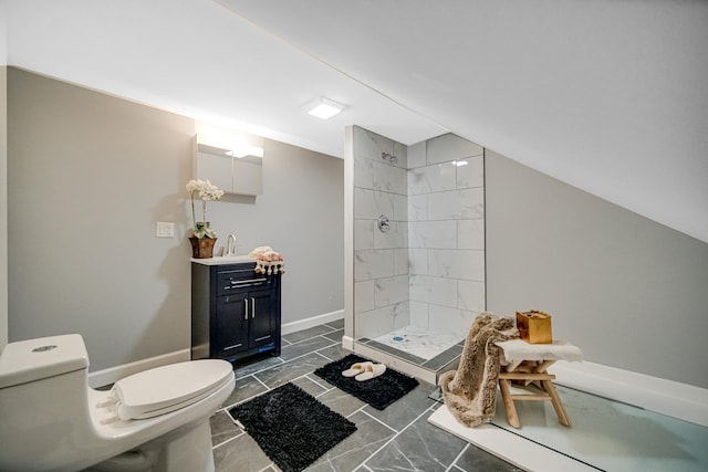 full bathroom featuring tiled shower, toilet, vanity, and baseboards