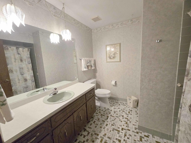 full bath featuring a notable chandelier, toilet, wallpapered walls, baseboards, and vanity