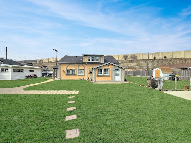 view of front of house featuring fence and a front yard