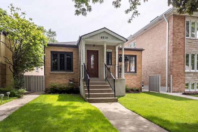 view of front of house featuring a front lawn and brick siding