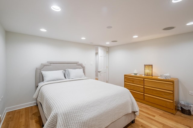 bedroom featuring light wood-style flooring, baseboards, and recessed lighting