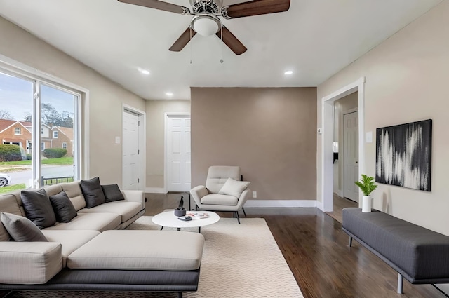 living room featuring dark wood-style floors, baseboards, a ceiling fan, and recessed lighting