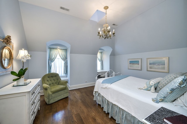 bedroom featuring dark wood-style floors, visible vents, a chandelier, and vaulted ceiling