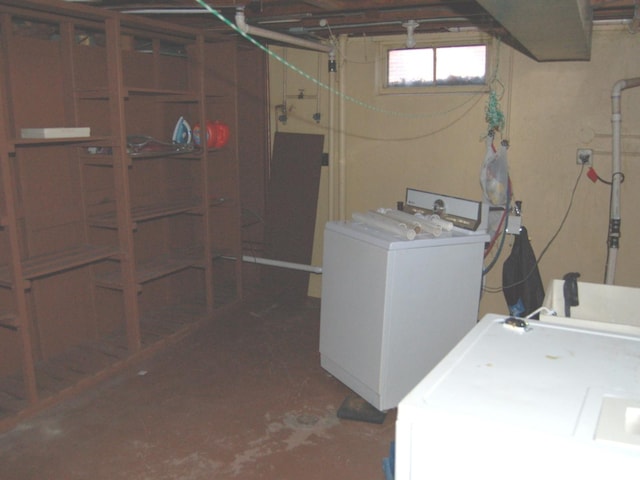 basement featuring washer / clothes dryer