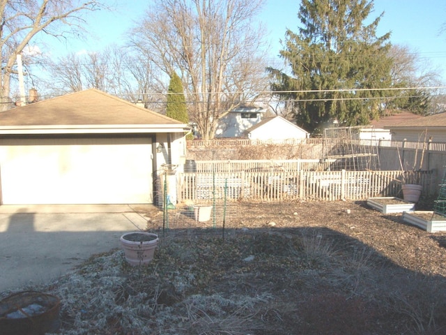 view of yard featuring fence and an outdoor structure