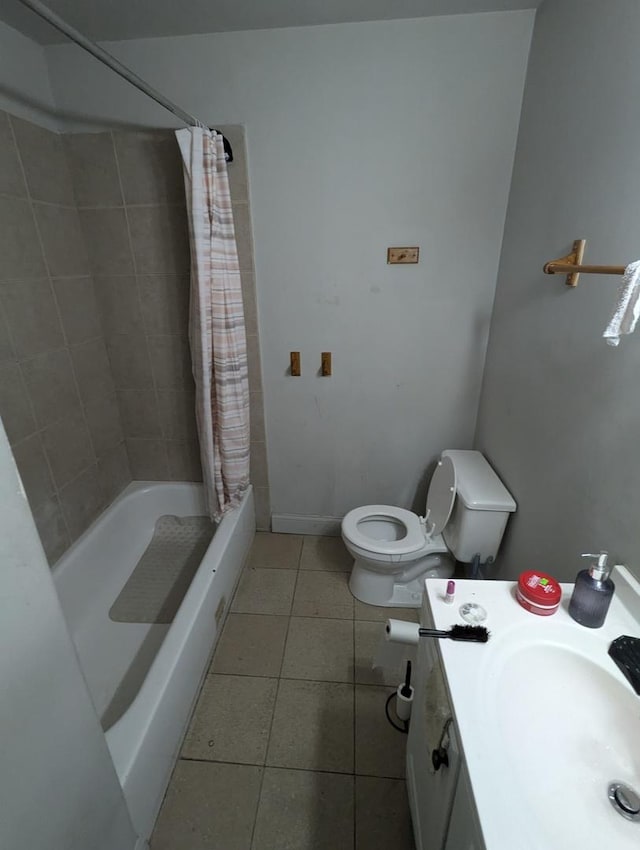 full bath featuring tile patterned flooring, toilet, vanity, and shower / bath combo