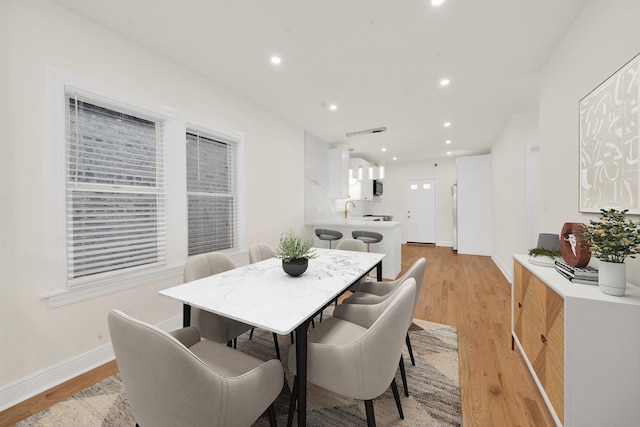 dining room featuring recessed lighting, visible vents, baseboards, and light wood-style floors