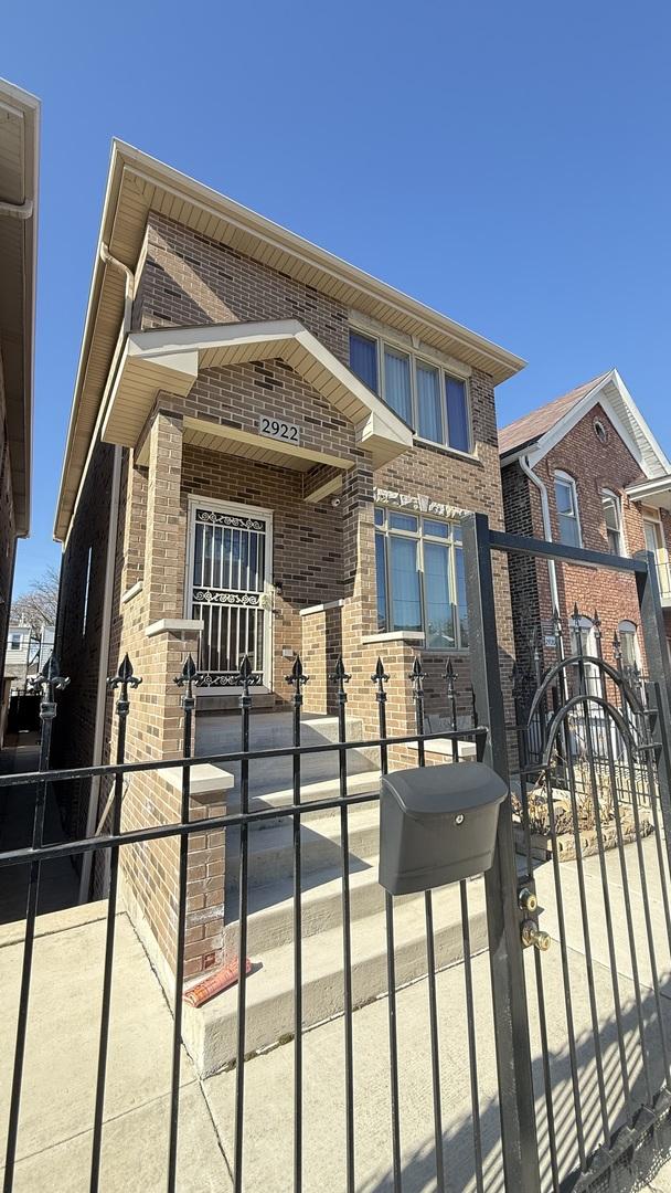 view of front facade featuring brick siding