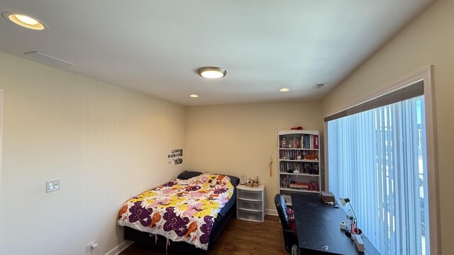 bedroom with wood finished floors, recessed lighting, visible vents, and baseboards