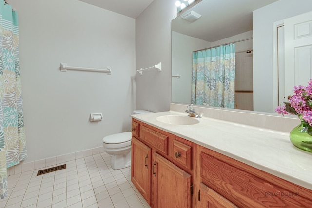 122 Kilchurn Ln, Inverness, IL 60067 - full bathroom featuring tile patterned floors, toilet, vanity, a shower with curtain, and baseboards