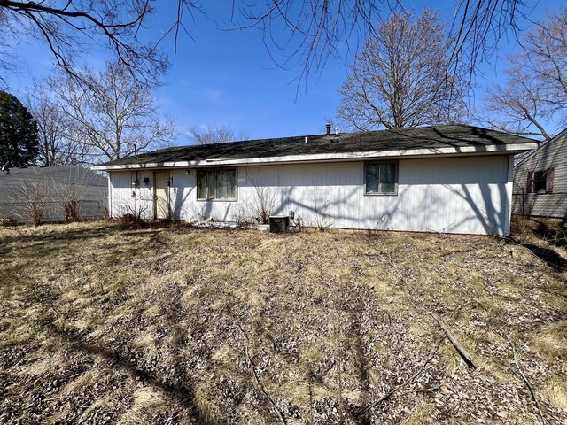 916 Sunset Rdg, Danville, IL 61832 - rear view of house featuring central air condition unit