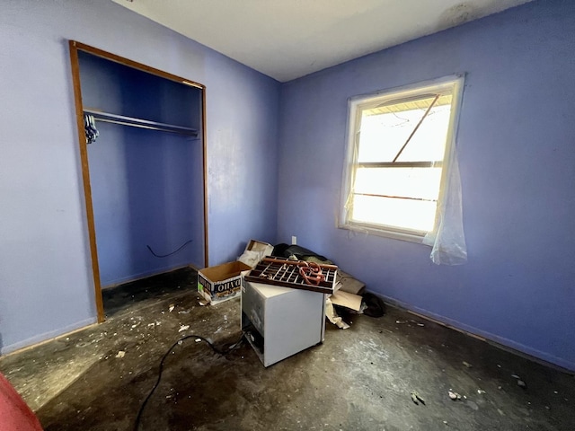 916 Sunset Rdg, Danville, IL 61832 - unfurnished bedroom featuring a closet