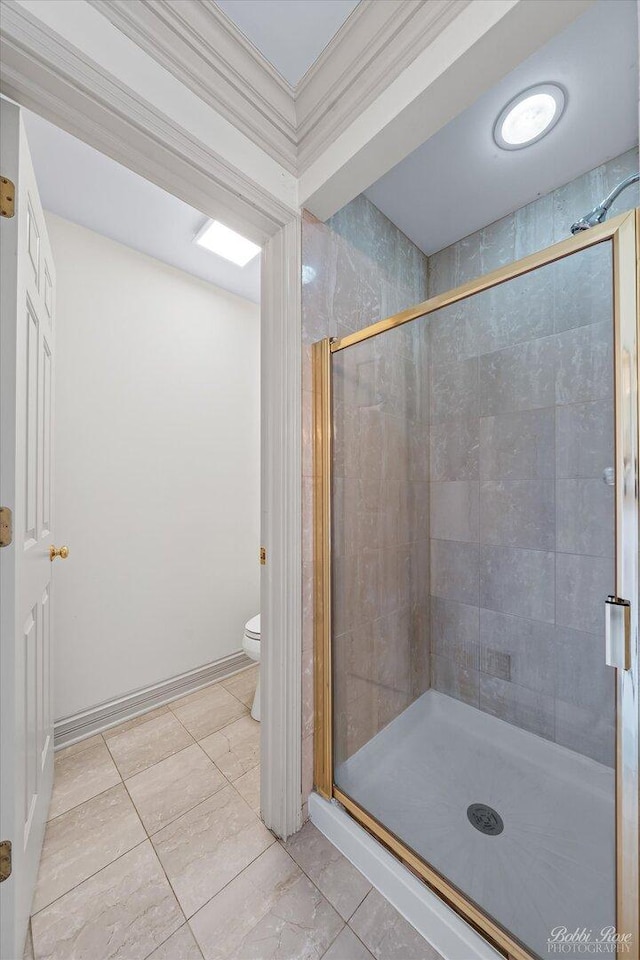 full bathroom featuring a shower stall and toilet