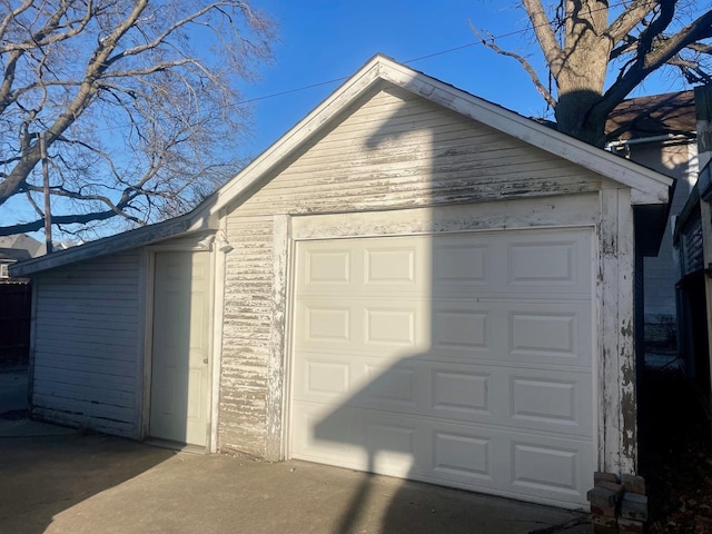 view of detached garage