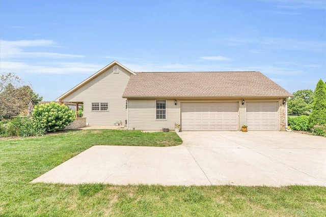 view of side of property featuring a lawn, an attached garage, driveway, and roof with shingles