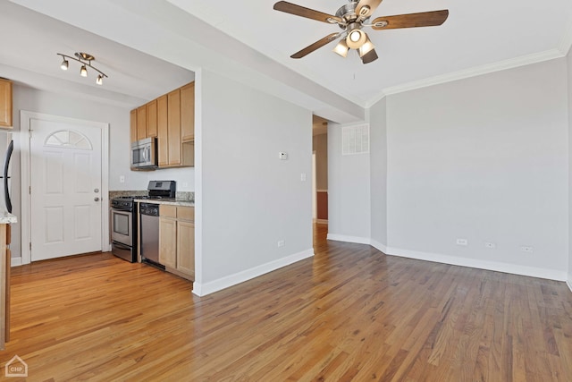 kitchen with visible vents, light wood-style floors, baseboards, and appliances with stainless steel finishes