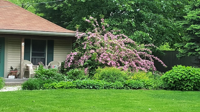 view of yard featuring covered porch