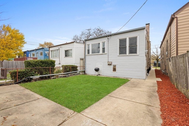 view of front of house featuring a patio, fence private yard, and a front yard