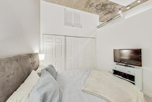 bedroom featuring a closet