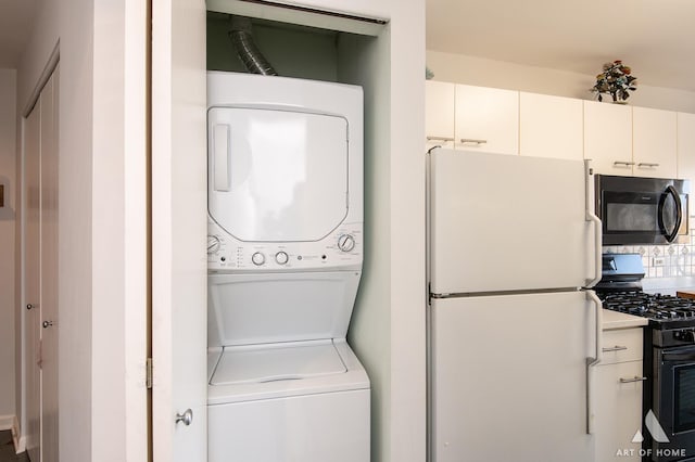 clothes washing area with laundry area and stacked washer and dryer