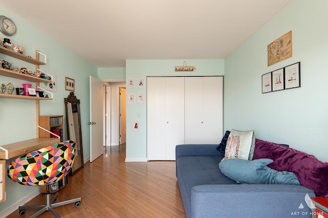 living room with light wood-style flooring and baseboards