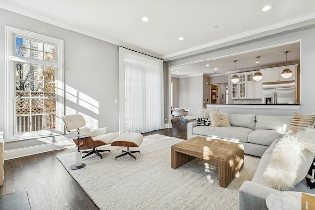 living area with crown molding, recessed lighting, wood finished floors, and baseboards