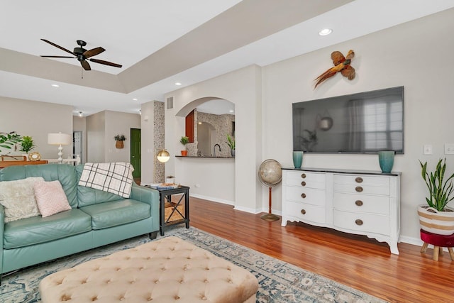 living area featuring wood finished floors, recessed lighting, baseboards, and ceiling fan