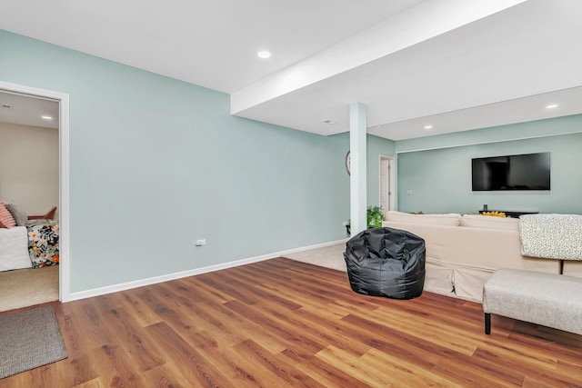 living room featuring recessed lighting, baseboards, and wood finished floors