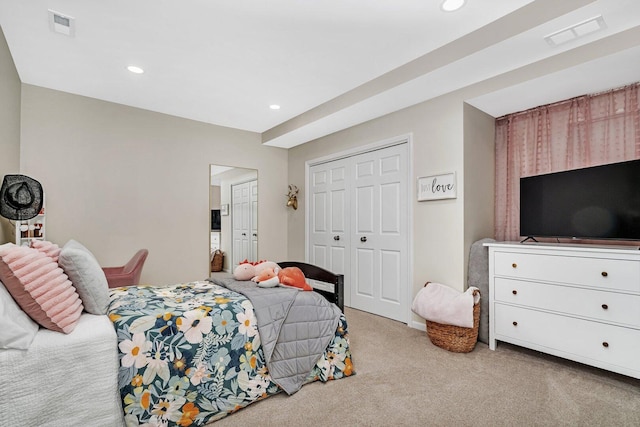 bedroom featuring carpet floors, visible vents, and recessed lighting