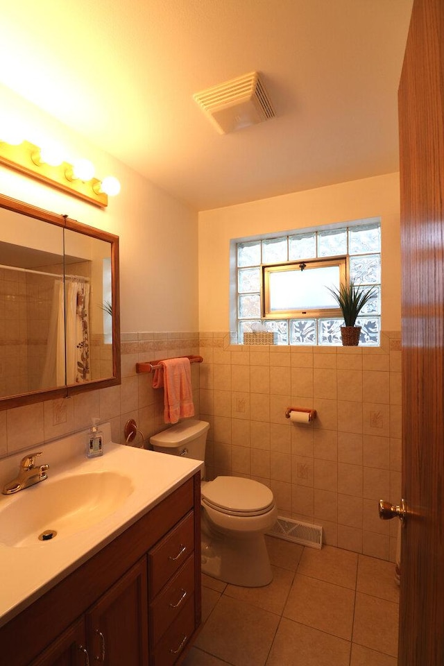 full bathroom featuring tile patterned floors, plenty of natural light, and visible vents