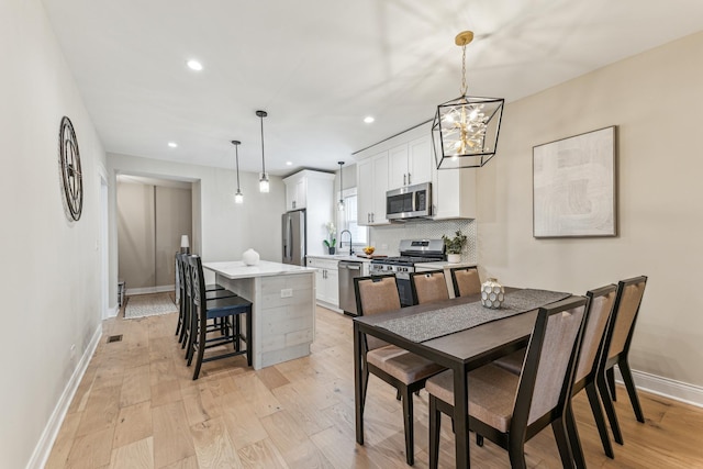 dining area featuring visible vents, light wood-style flooring, recessed lighting, and baseboards