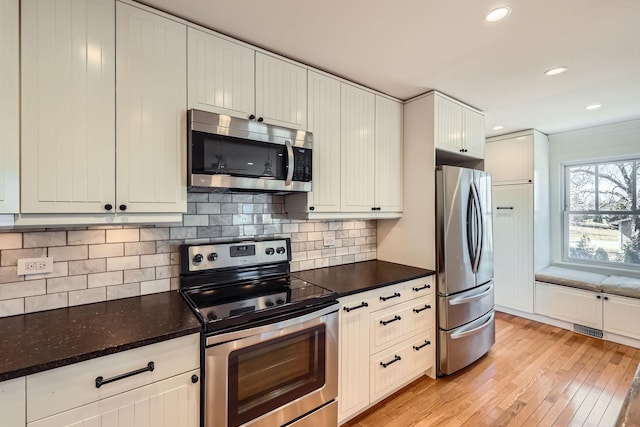 kitchen featuring visible vents, decorative backsplash, recessed lighting, light wood-style flooring, and stainless steel appliances