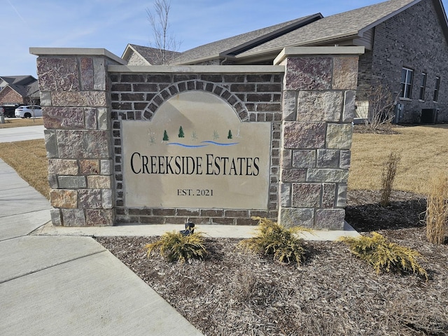 view of community / neighborhood sign