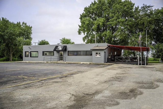 view of front of house with uncovered parking