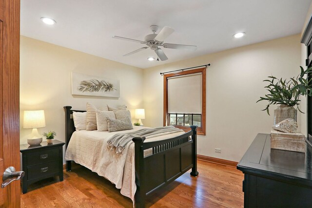 bedroom with recessed lighting, baseboards, wood finished floors, and ceiling fan