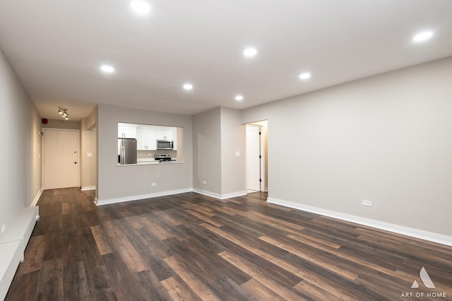 unfurnished living room featuring dark wood-style floors, recessed lighting, and baseboards