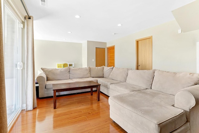 living area with recessed lighting, light wood-type flooring, and visible vents